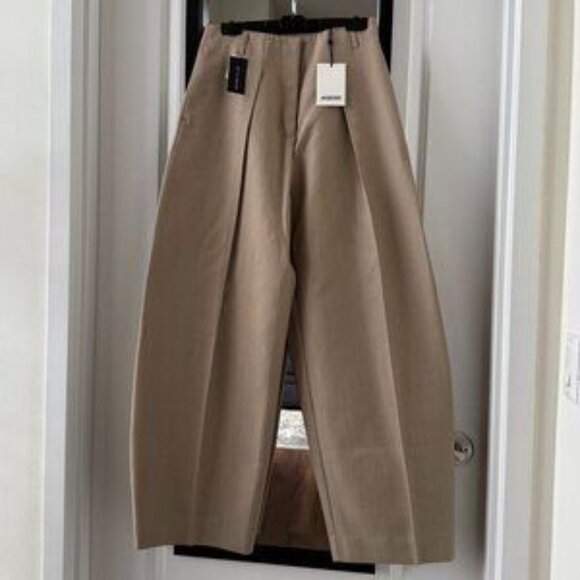 JACQUEMUS Beige 'Le pantalon Ovalo' Trousers - Picture 2 of 11